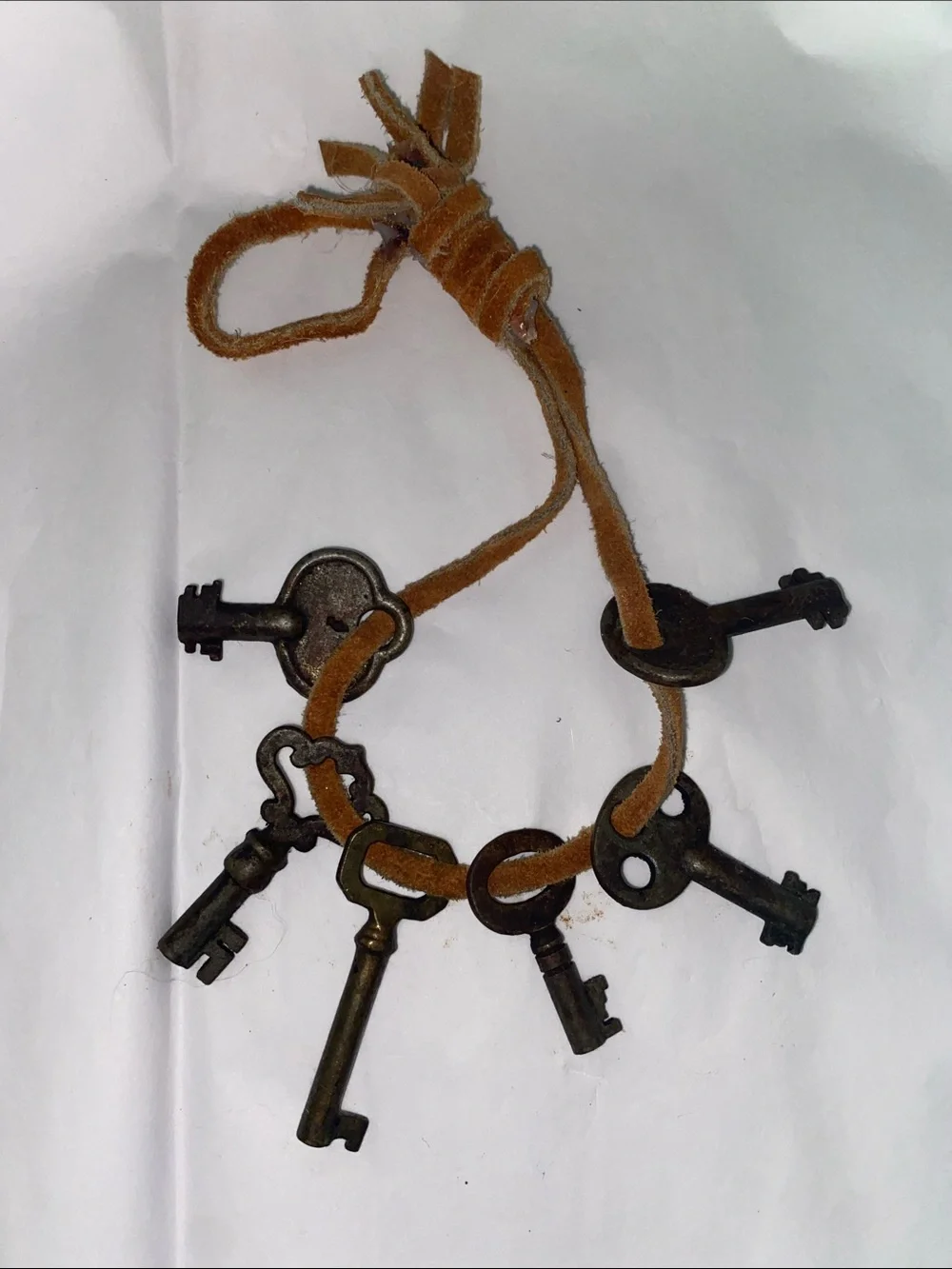 Vintage Skeleton Keys on Suede Cord - Brown - Picture 2 of 6